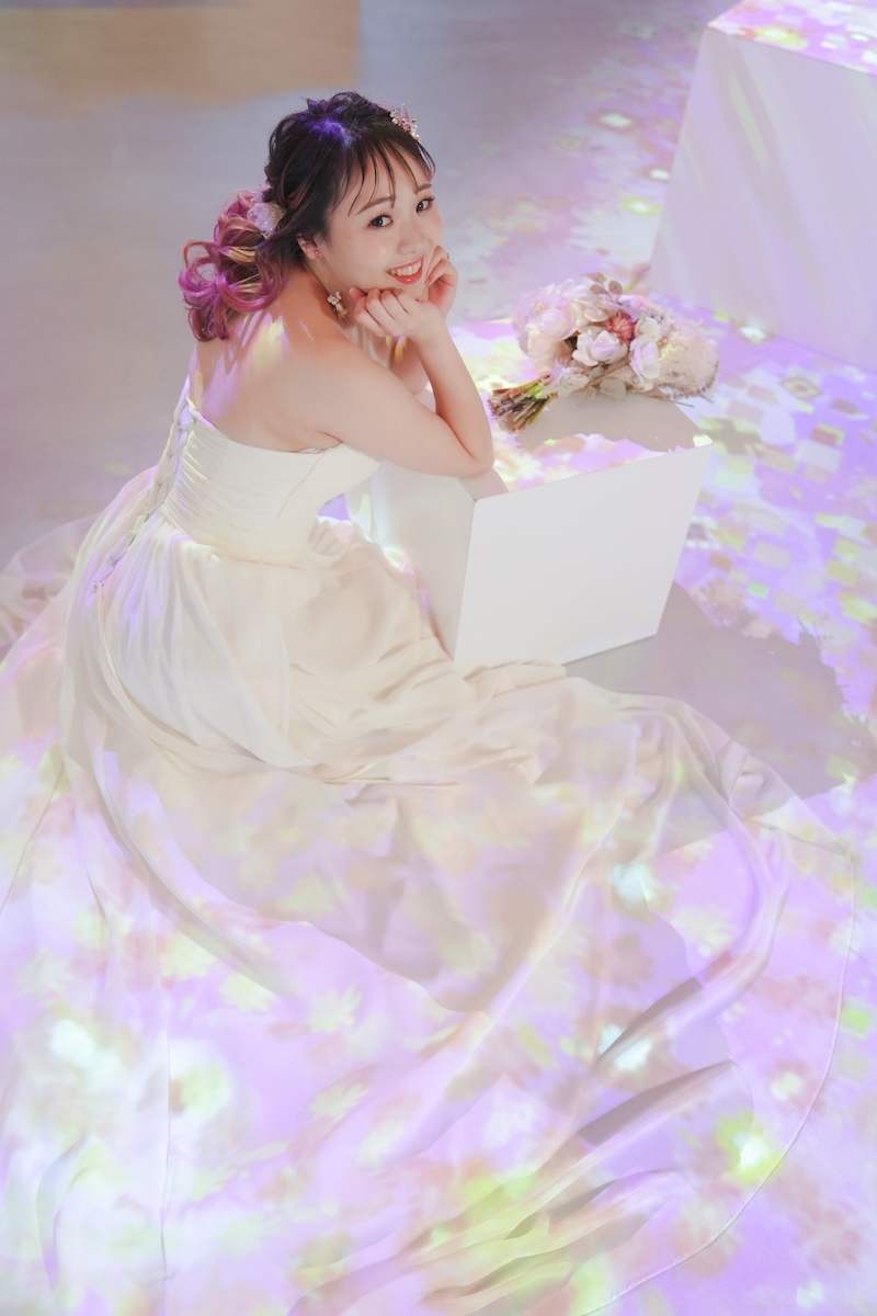 ドレスに溢れる光