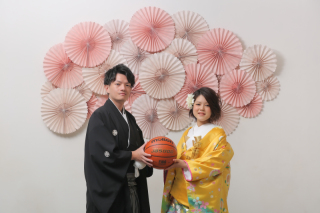 屋内庭園スタジオで小物を使用した撮影