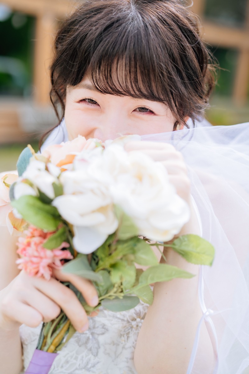ブーケを手に