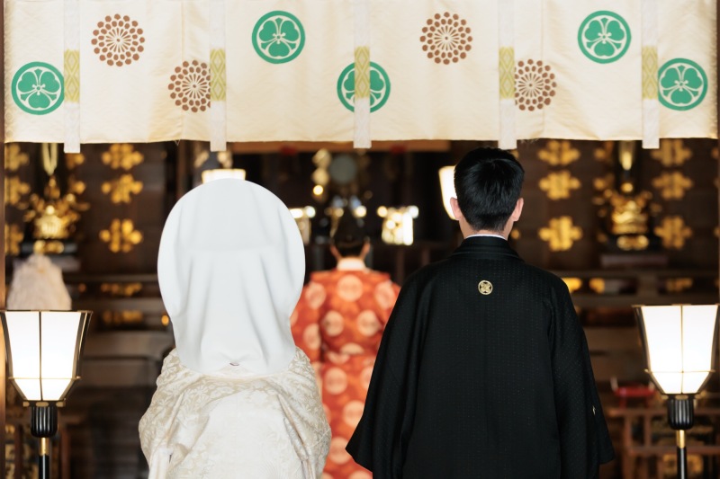 神職さんを見つめて