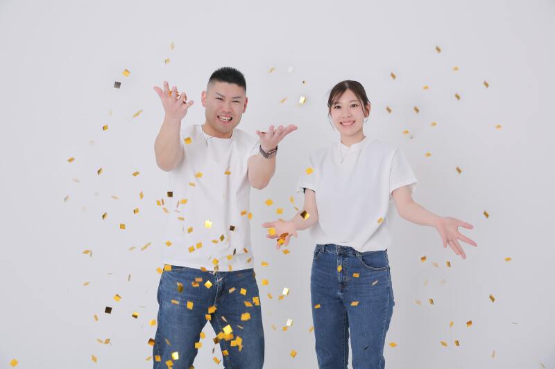 金の紙吹雪でパッと明るく！