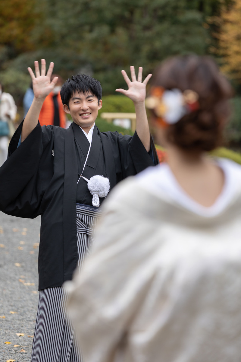 ウキウキのご新郎様