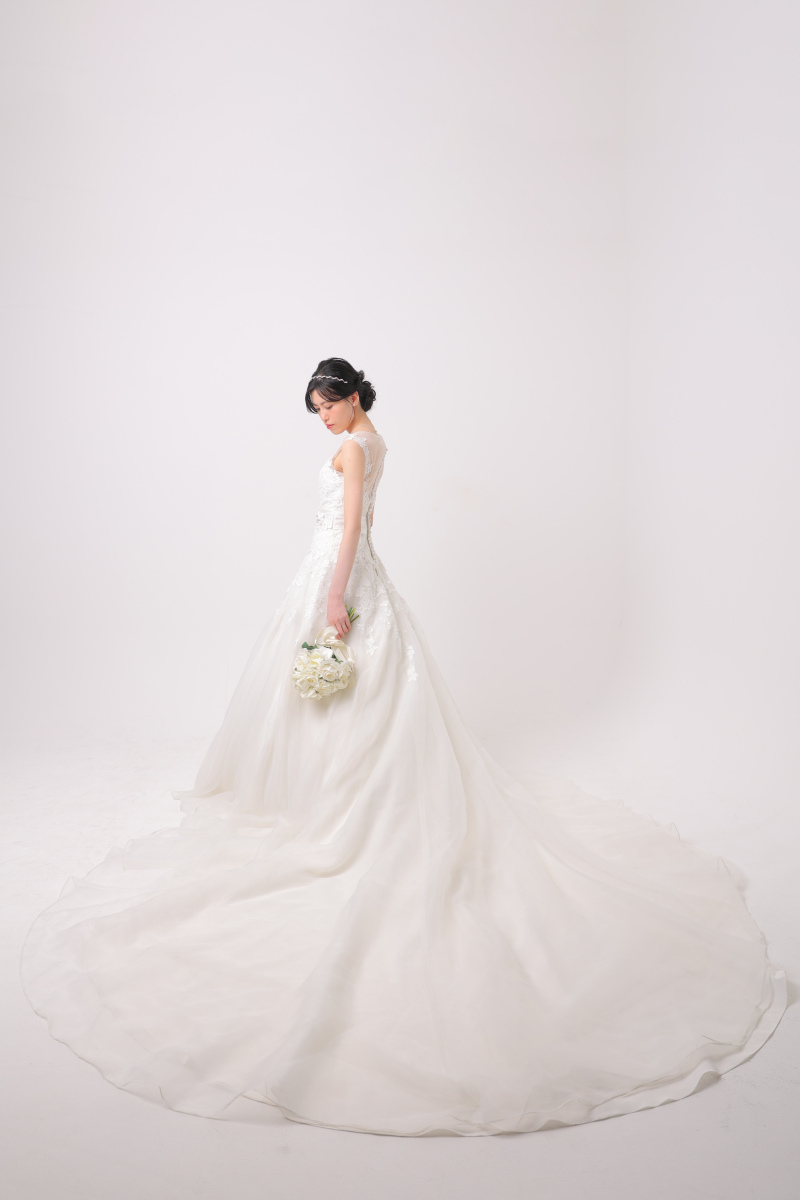 ドレスを広げて