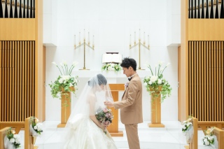 ウェディングドレスとカラードレス