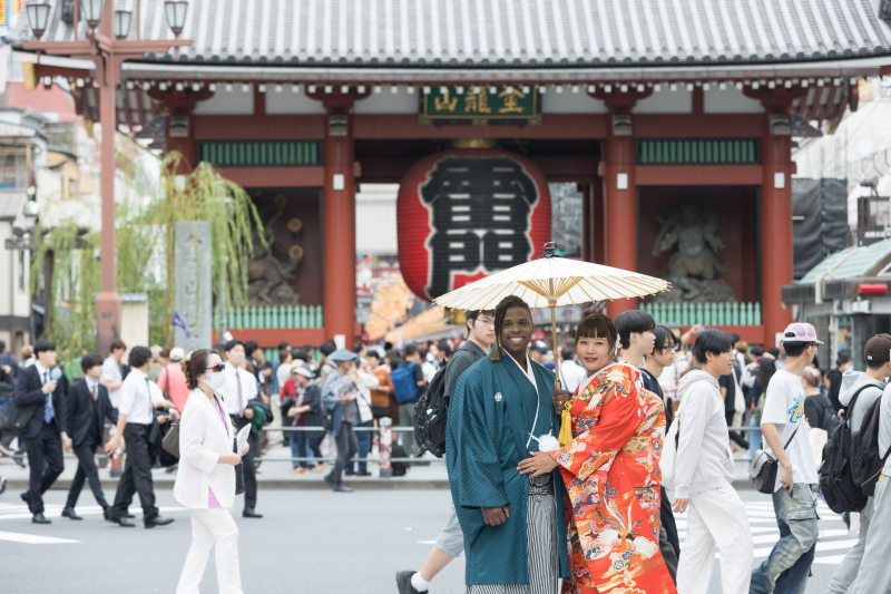 まずは雷門前で
