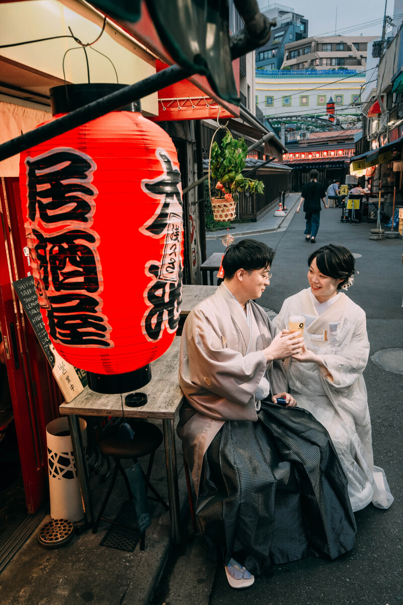 赤提灯の下で乾杯