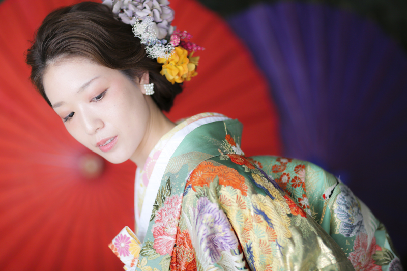 和傘をバックに！