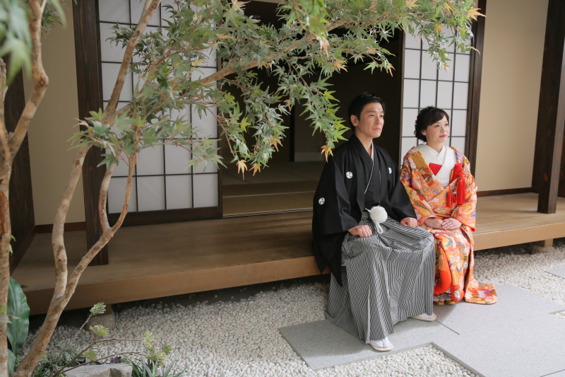 縁側に腰掛けて