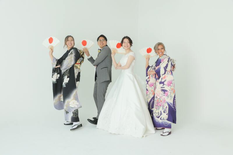 日の丸の扇子を持って！