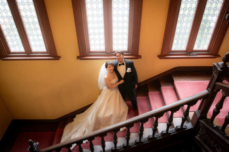 階段でキリッと決めポーズ。