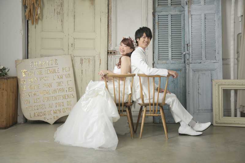 背中を合わせて