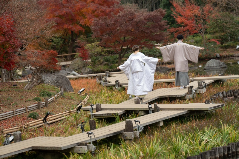 歩いているシーンもお手を広げてもらっての撮影です