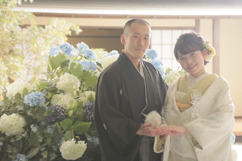 手を取り合って、にっこり♪