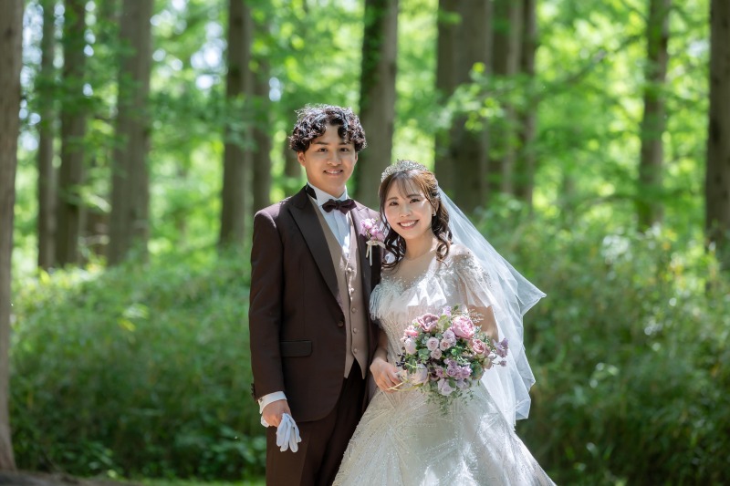 緑の中で寄り添う