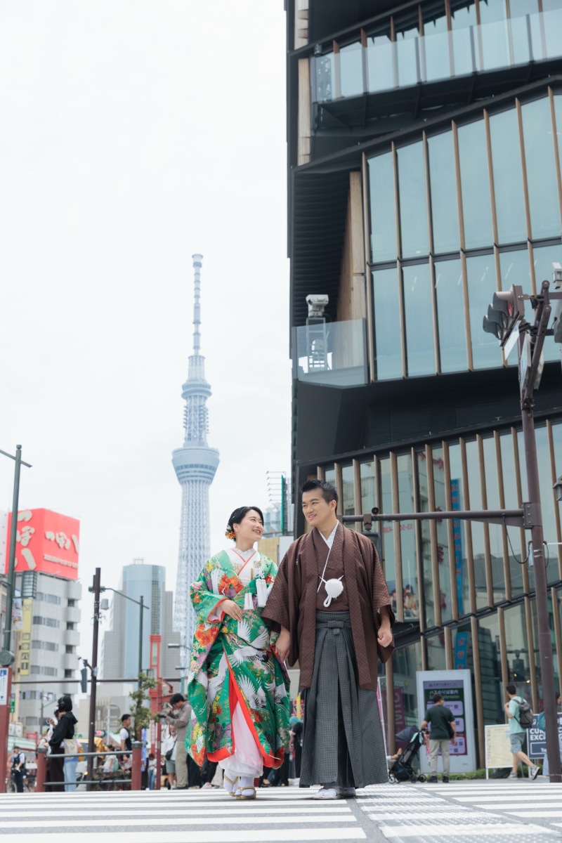 スカイツリーを背景に