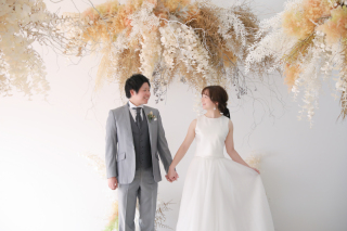 アートフラワーが飾られたチャペルスタジオ