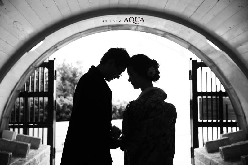 橋の下でシルエット