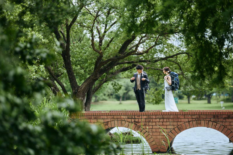 大きなリュックを抱えて