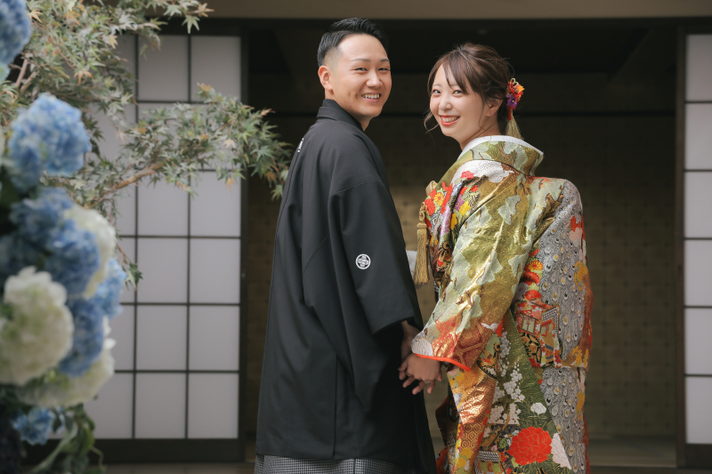 振り返りの笑顔