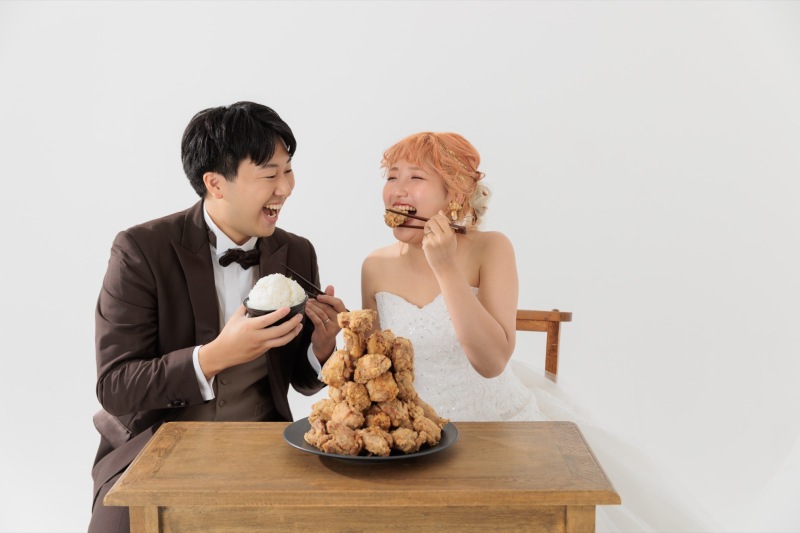 好きなものやお二人の思い出のものと一緒に撮影しませんか?普段通りのお二人もたくさん撮影させていただきます!