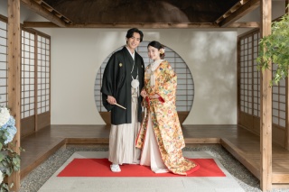 【ドレス&和装】おしゃれな背景のハウススタジオと室内に日本庭園を再現した和風スタジオで写真が残せるプラン