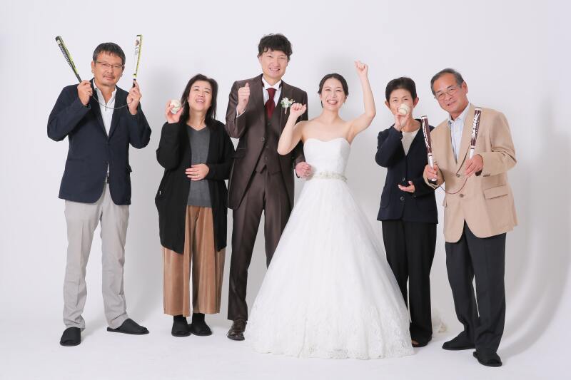 大切な思い出を残す【家族フォトウェディング(和装or洋装)】全データ美肌レタッチ付き(200カット) + 台紙3冊