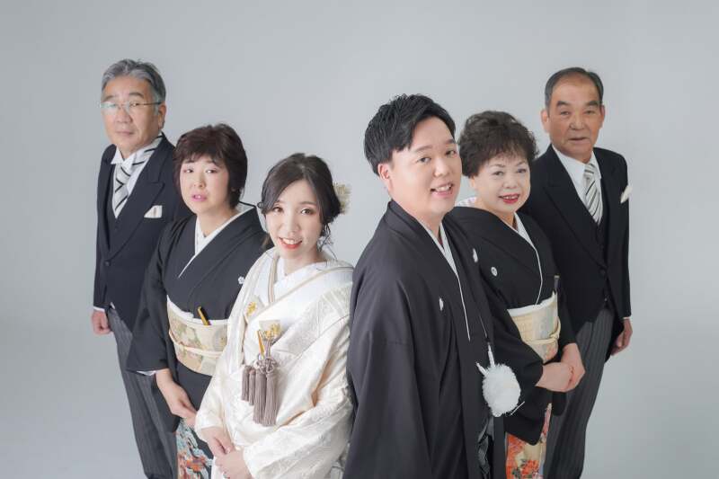 大切な思い出を残す【家族フォトウェディング(和装or洋装)】全データ美肌レタッチ付き(200カット) + 台紙3冊