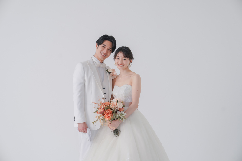 【洋装ハウススタジオプラン】全データ美肌レタッチ付き(150カット) + 台紙1冊