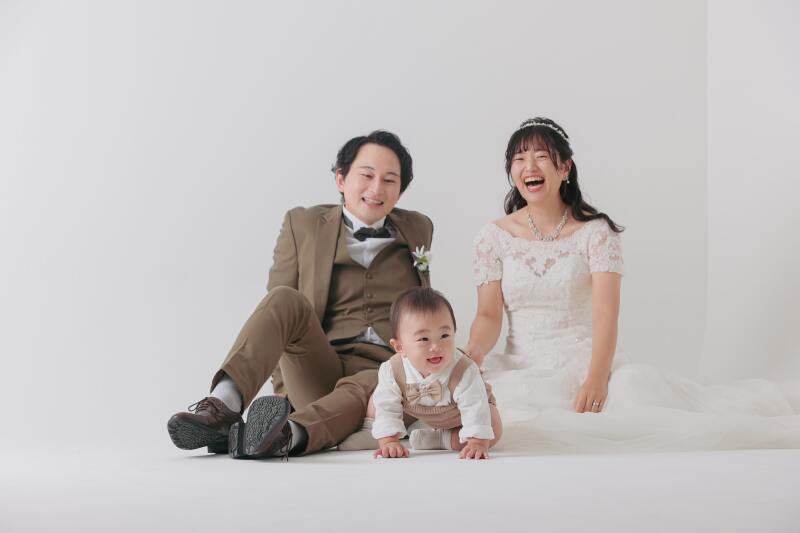 大切な思い出を残す【家族フォトウェディング(和装or洋装)】全データ美肌レタッチ付き(200カット) + 台紙3冊