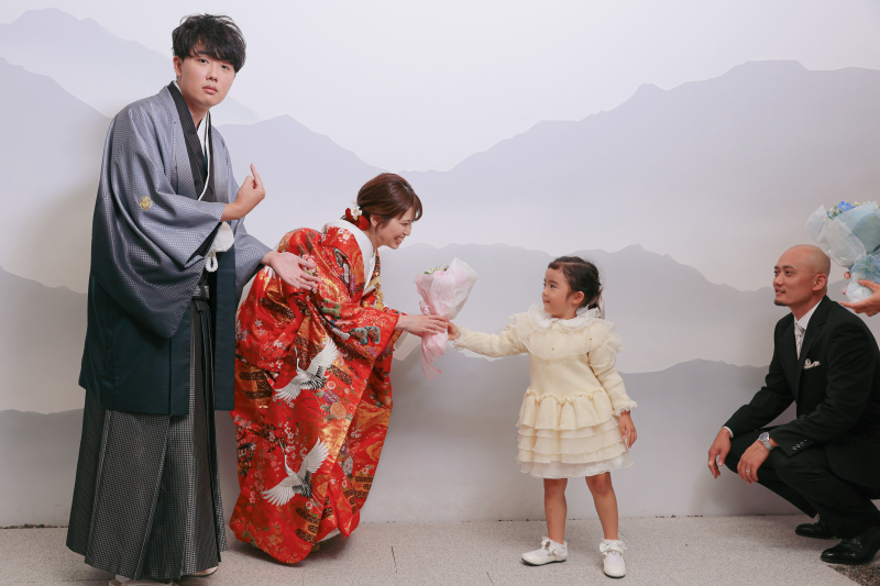大切な思い出を残す【家族フォトウェディング(和装or洋装)】全データ美肌レタッチ付き(200カット) + 台紙3冊