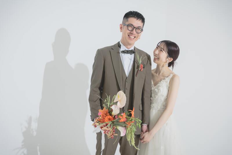 【洋装スタジオ】全データ美肌レタッチ付き(100カット) + 台紙1冊