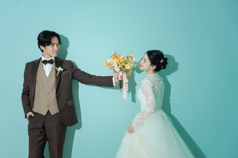 【洋装ハウススタジオプラン】全データ美肌レタッチ付き(150カット) + 台紙1冊