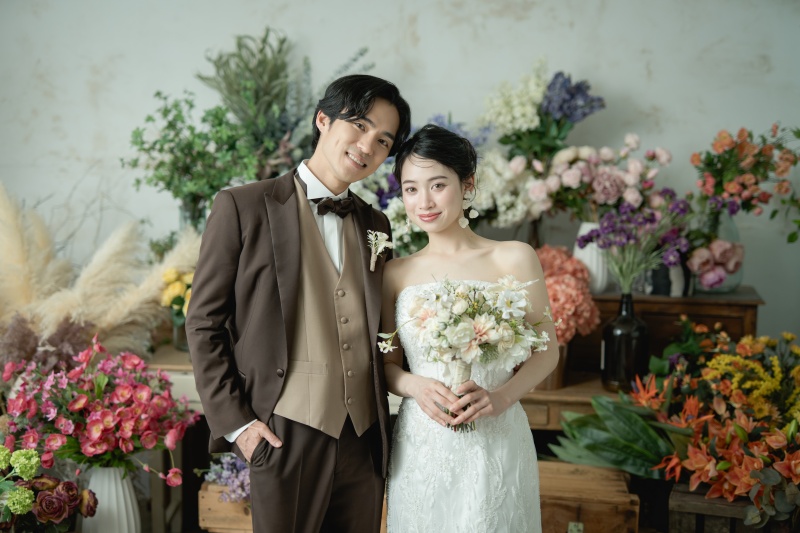 【洋装ハウススタジオ+和装屋内庭園スタジオプラン】全データ美肌レタッチ付き(300カット) + 台紙1冊