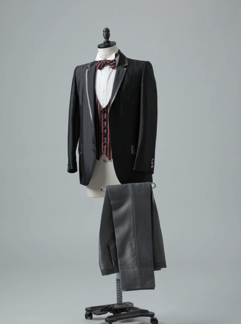 グレーパイピング　赤黒ストライプベスト