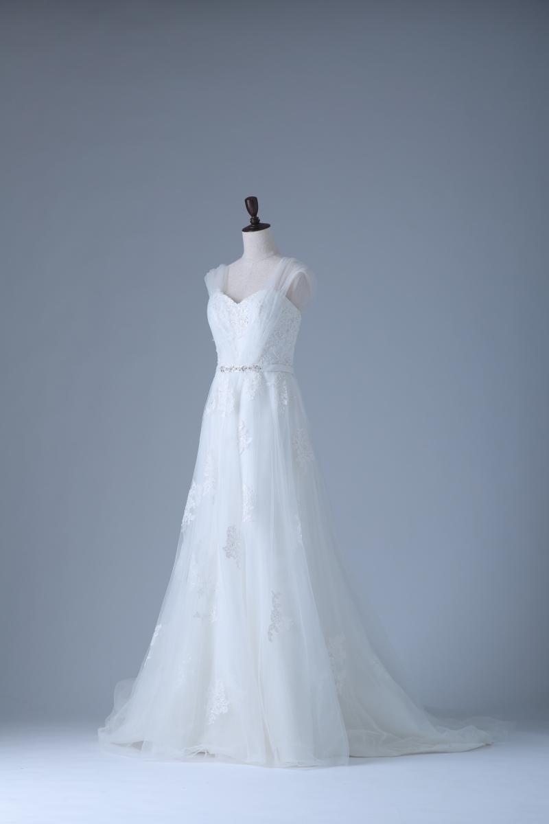 コード刺繍散りばめ ウエスト細ベルト 2661 衣装 ドレス Studio Aqua 横浜みなとみらい店 Decollte Company 神奈川県でフォトウェディング探すならphotorait