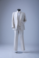 ライトベージュ　襟サテン