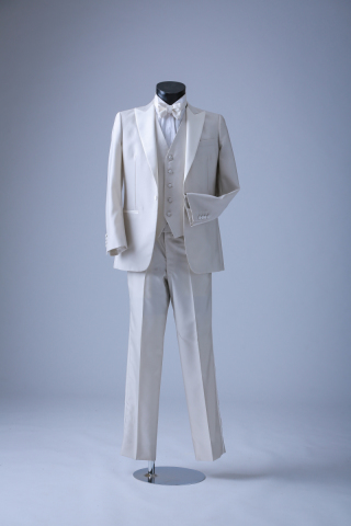 ライトベージュ　襟サテン