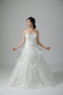 ★62433 刺繍　ローウエスト縦フリル