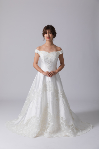 ★62513　胸元刺繍　裾カットレース