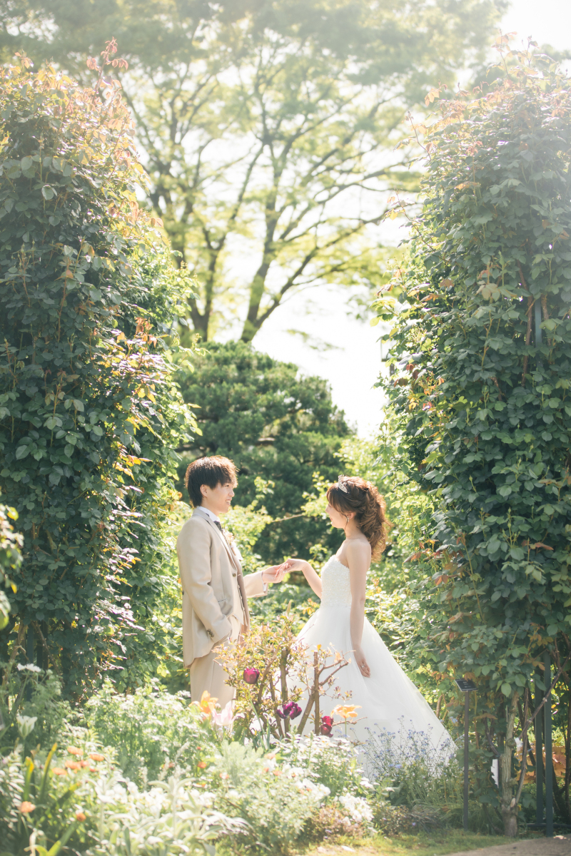 手を取り合って...