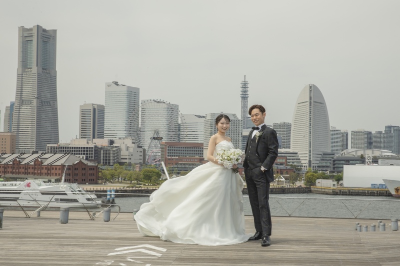 ふんわりなびくドレスが綺麗