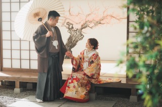 自然体がいちばん。緊張をほぐす魔法のライティングと、お二人らしいポージング