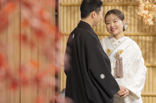 和装の伝統美からドレスの遊び心まで。ふたりの「今」を閉じ込めたスタジオフォト