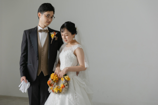 シンプルな背景で