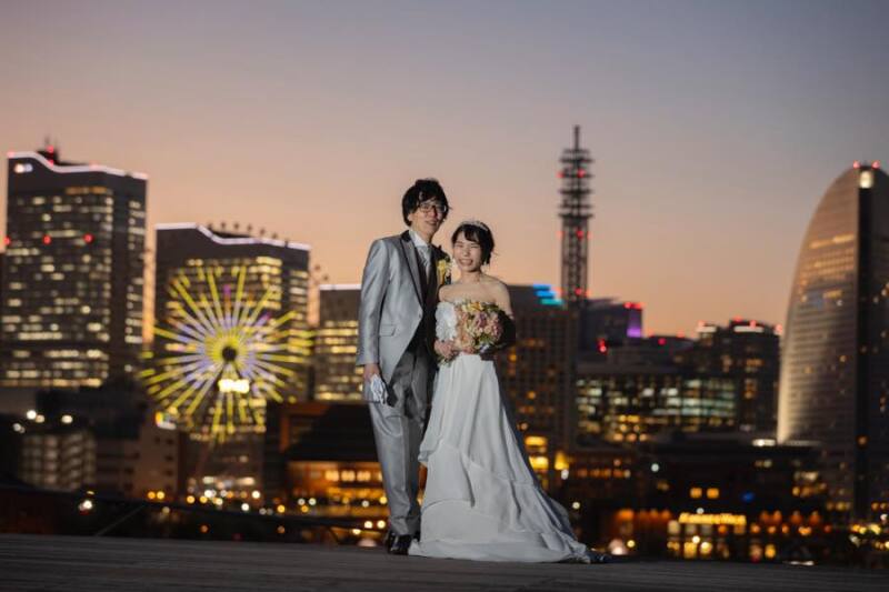 夜景でかっちり立ち姿を