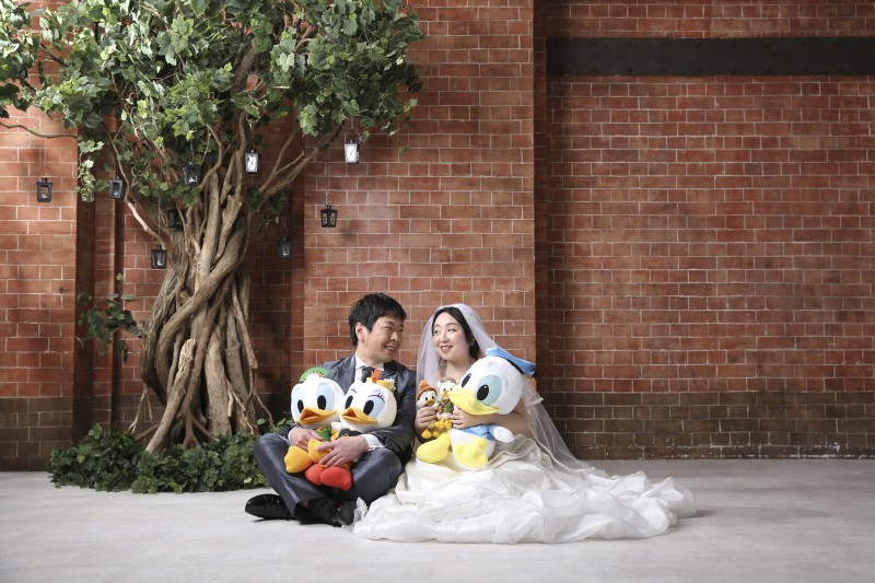 木漏れ日の赤レンガ