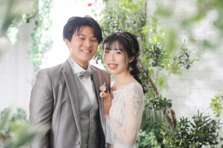 洋装ハウススタジオで花と緑に囲まれた撮影！