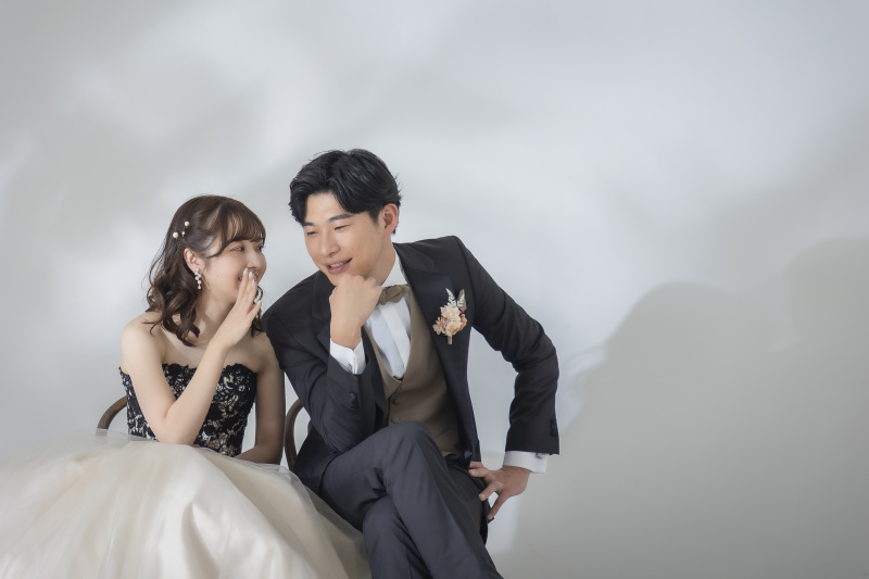 内緒話をしている様子も