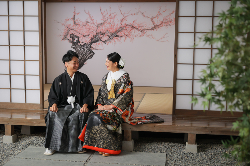 縁側に腰をかけて