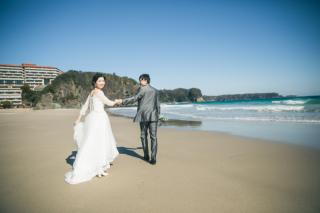 青い海で楽しむロケーションフォト